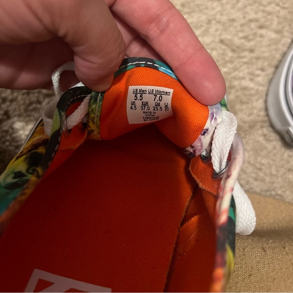 Rainbow cats! Vans x ASPCA womens 7 - Picture 4 of 5